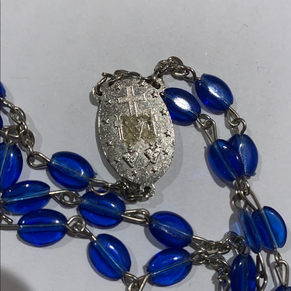 Vintage rosary w acrylic blue beads, stainless wire 30” w cross and Mary & Jesus - Picture 5 of 6
